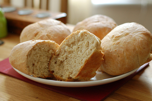 7 Signs That You Might Be Gluten Intolerant